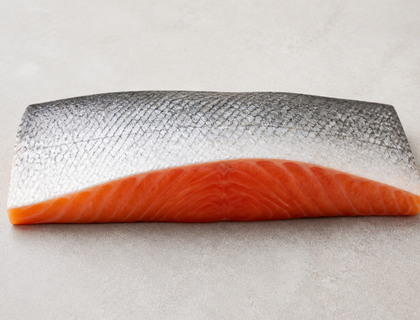 Salmon fillet (skin-on)