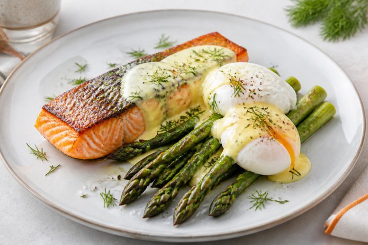 Pan-Seared Salmon & Asparagus with Poached Eggs and Lemon-Dill Hollandaise