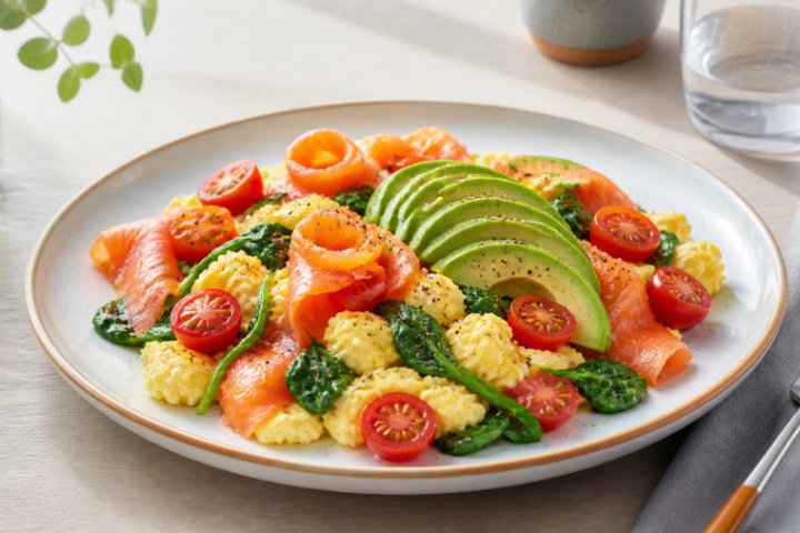 Smoked Salmon & Avocado Power Scramble