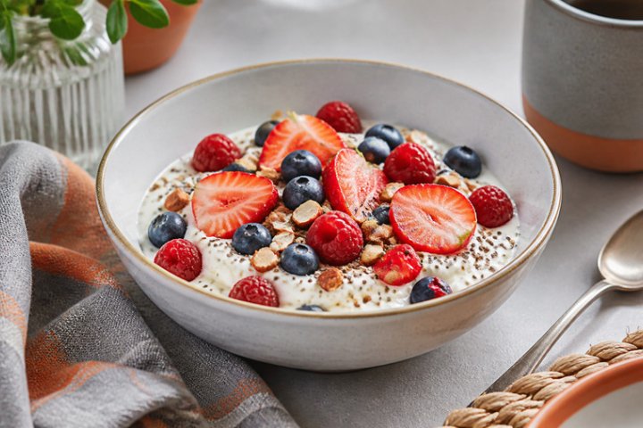 Greek Yogurt & Berry Power Snack